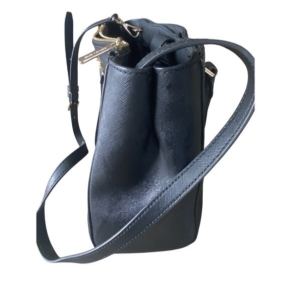 Michael Kors Black Leather Handbag Crossbody Gold Tone Hardware 8 Pockets - Picture 16 of 16